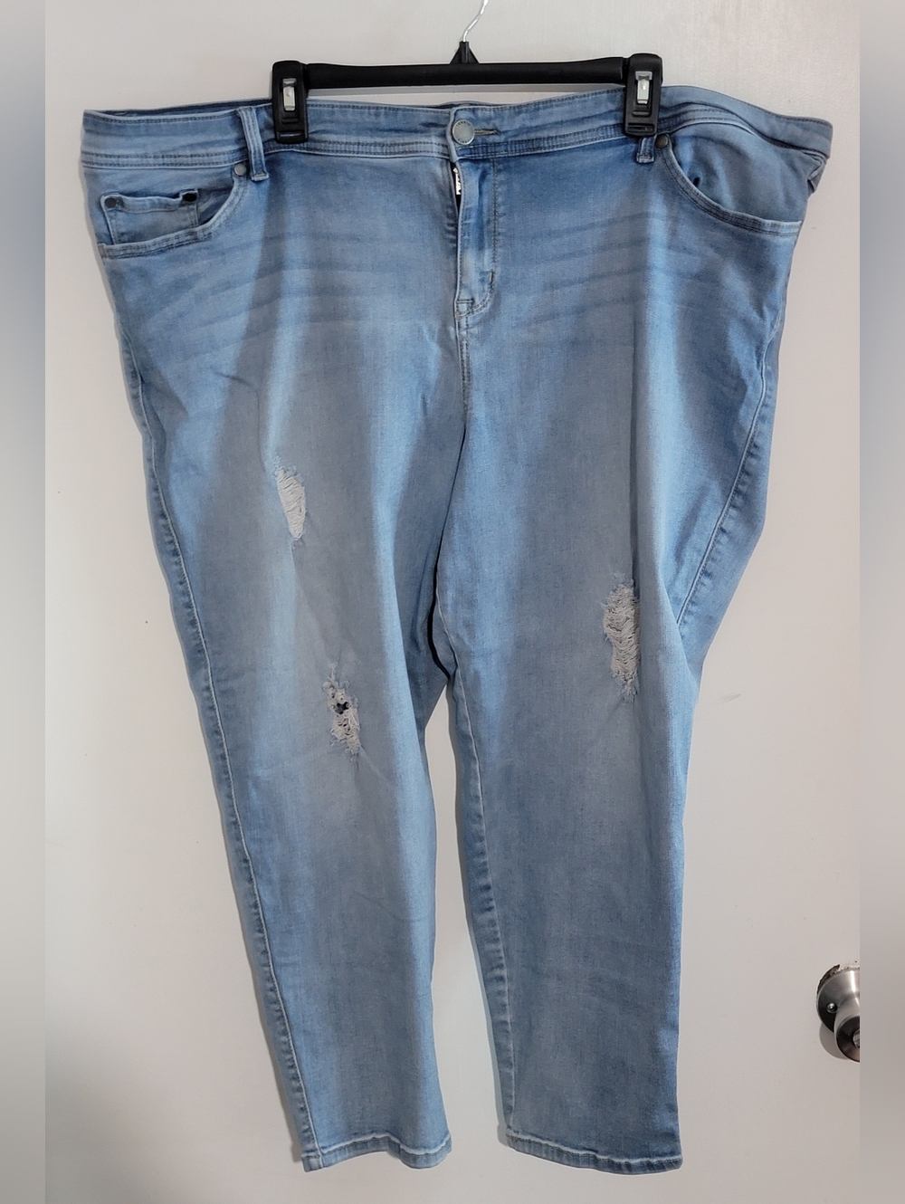 Torrid Light Blue Distressed Women’s Cropped Jeans - Picture 1 of 7